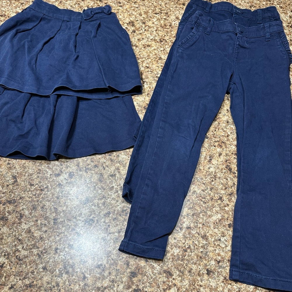 Girls 4pc lot navy uniform bottoms pants and skirts size 4T pre-owned Good clean